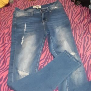 Ripped skinny jeans♡